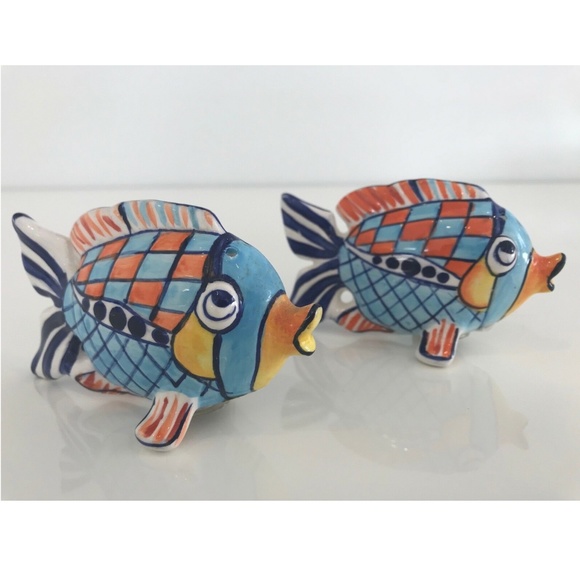 SALT AND PEPPER HAND PAINTED FISH SHAKERS NWOTS! - Picture 4 of 16